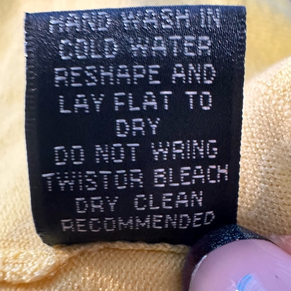 BCBG Maxazria 75% Silk Blend Yellow and white Knit Sweater NWOT - Picture 9 of 9